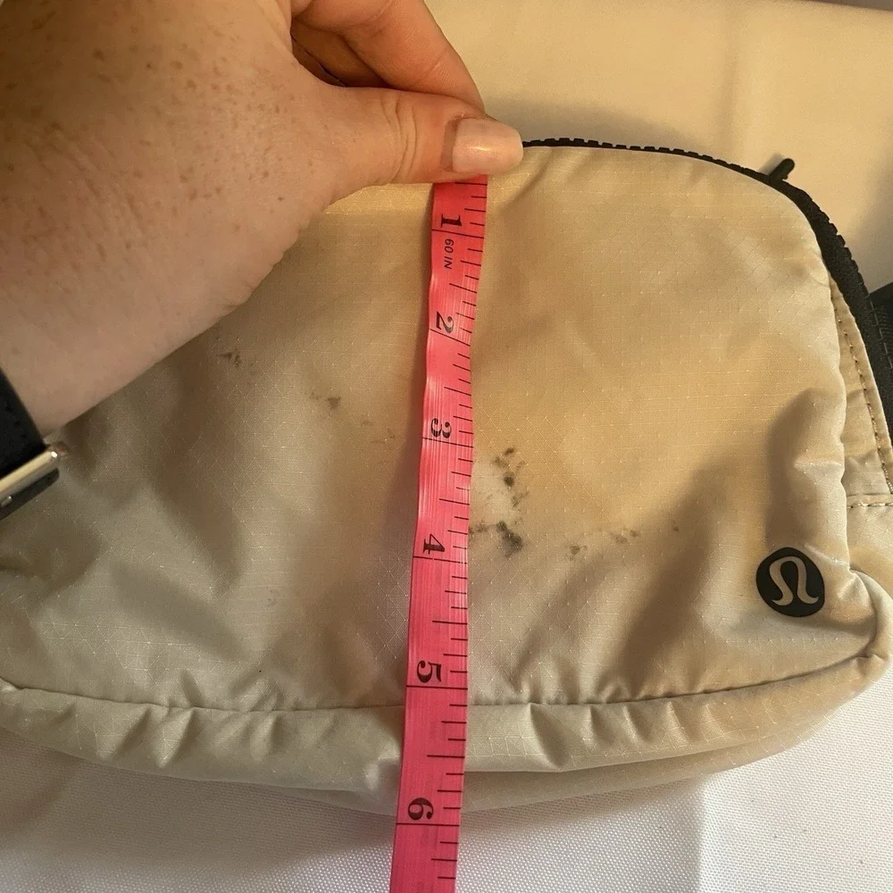 Lululemon Everywhere Offwhite White Nylon Black Belt Fanny Pack Bag Purse